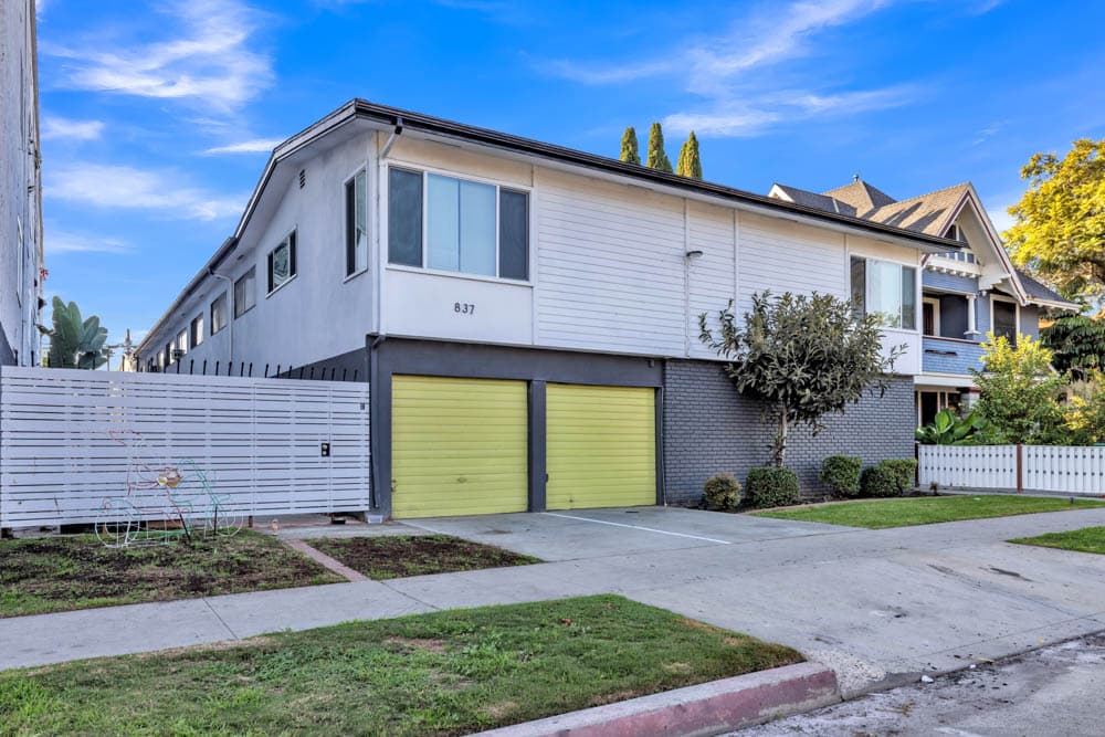 837 Linden Ave Apartments - Image 1