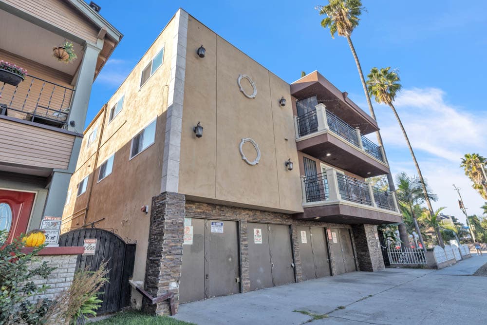 Locust Apartments - Image 1